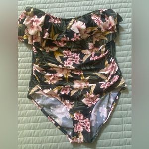 Kona Sol swim suit size large